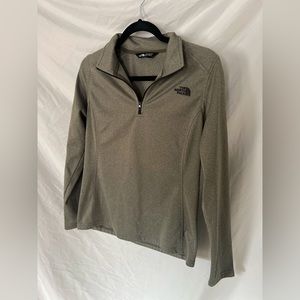 Medium women’s north face fleece